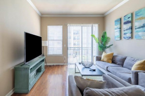 2BR Executive Suite With Pool, Gym & Fast Wi-Fi By ENVITAE